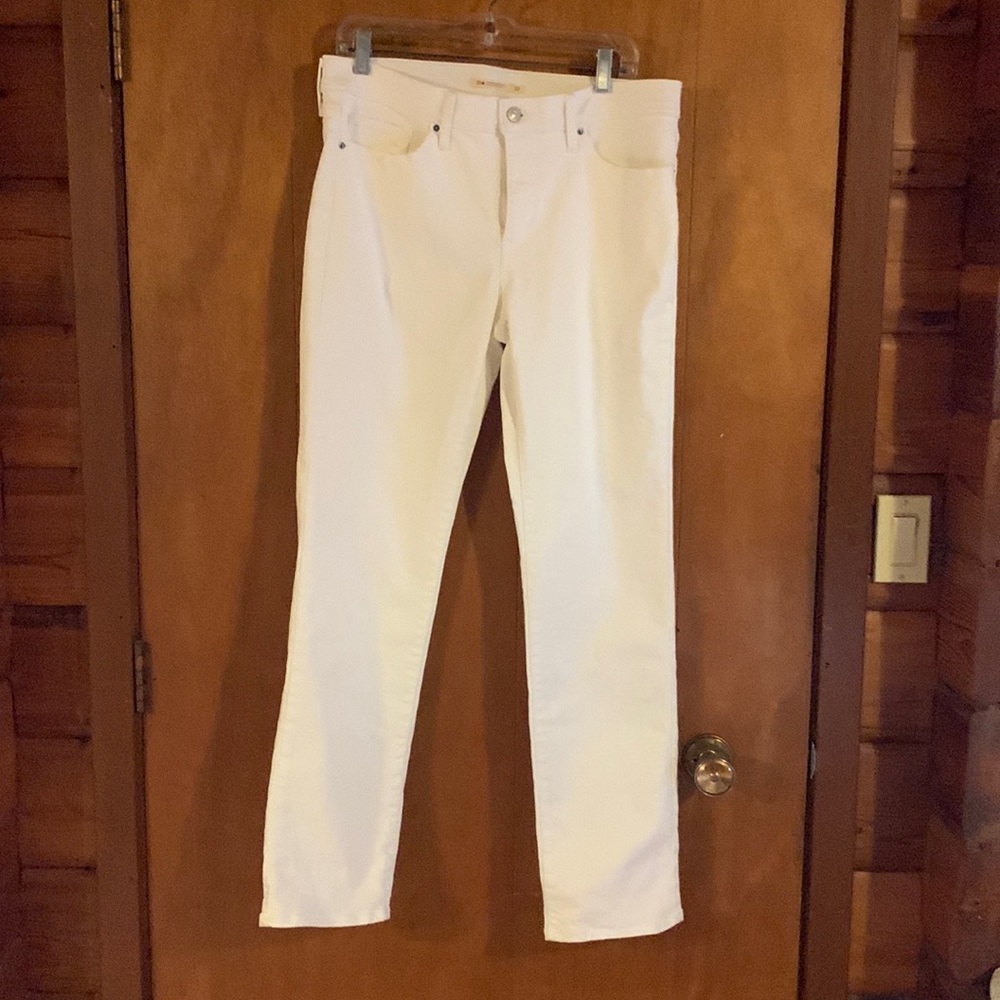 White Levi Jeans size 32 New Condition